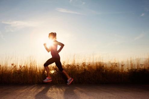 女生减肥跑步最佳时间是什么时候？早上空腹有氧训练
